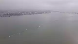 Frente Frío 23 envuelve a Ciudad del Carmen en densa neblina