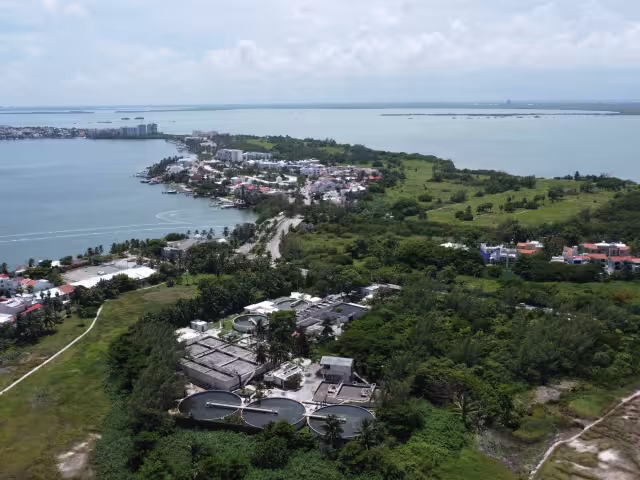 El documento de autorización del Plan Maestro está presuntamente firmado por Armando Lara De Nigris