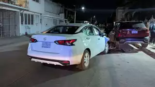 Aparatoso choque en cadena en colonia Morelos deja daños materiales y congestión vial en Carmen