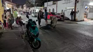 Perros callejeros provocan que mujer motociclista se accidente en Ciudad del Carmen