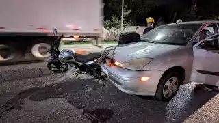 Carambola entre tres vehículos provoca caos vial en la Pedro Sainz de Baranda