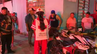 Pareja carmelita resulta lesionada en brutal choque en motocicleta en la colonia Volcanes