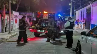 Se registra intensa movilización de cuerpos de emergencia por incendio en un domicilio de Ciudad del Carmen