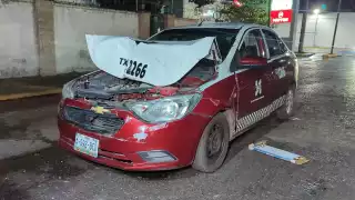 Taxista de Ciudad del Carmen se desmaya y se impacta contra una camioneta del Ayuntamiento