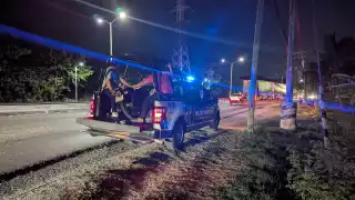 Pareja derrapa en moto tras desprenderse llanta en Ciudad del Carmen; mujer resulta herida   