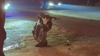 Motociclista se estrella contra camioneta en Ciudad del Carmen y termina hospitalizado