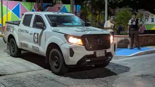 Camioneta blindada de Cometra choca contra taxi en Carmen