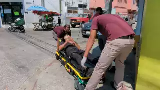 Joven motociclista resulta lesionado tras evitar atropellar a peatón imprudente en la colonia Benito Juárez