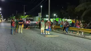 Vecinos de Ciudad del Carmen bloquean avenida Isla de Tris por falta de energía eléctrica