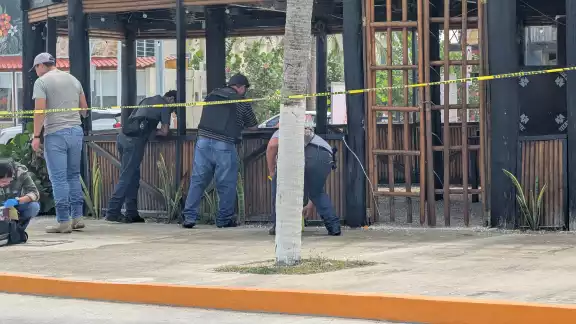 Autoridades aseguraron a tres personas luego de un reporte por detonaciones de arma de fuego en Ciudad del Carmen Autoridades aseguraron a tres personas luego de un reporte por detonaciones de arma de fuego en Ciudad del Carmen