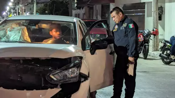 Fuerte accidente provoca caos vial en la avenida 55 Fuerte accidente provoca caos vial en la avenida 55
