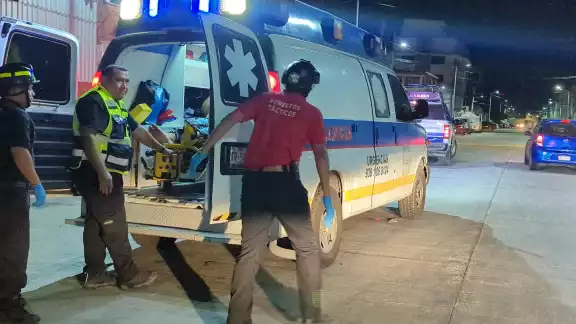 Pasajero de moto resulta lesionado tras derrape en la colonia Morelos