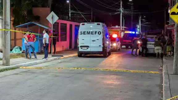 Hombre muere en vía pública. Hombre muere en vía pública.
