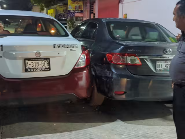 Evitan intervención policial tras accidente provocado por taxista ebrio