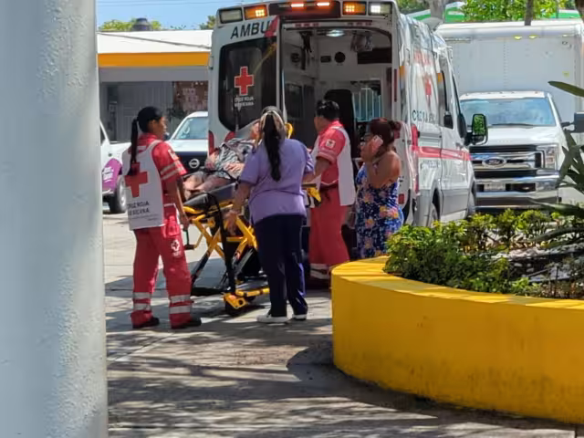 Atienden a mujer dentro del DIF.