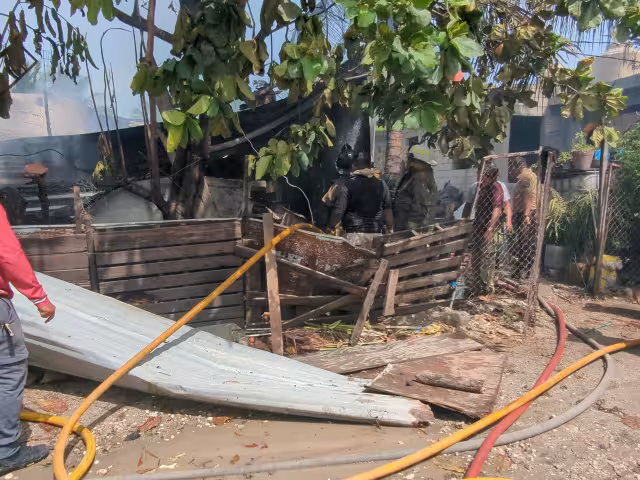 Las llamas lograron causar daños sustanciales en el domicilio