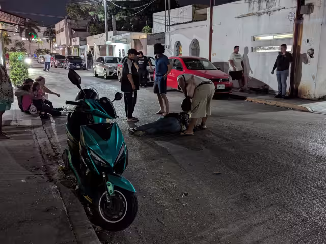 Motociclista cae tras ataque de caninos en la Francisco I. Madero