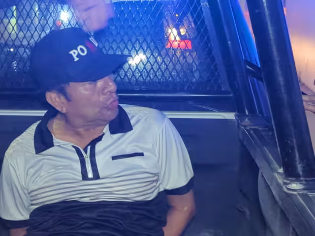 El individuo detenido señaló que exageraban los involucrados tras el daño que causó.