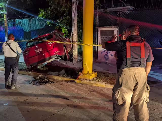 Incidente en cadena por conductor ebrio: daños, atropello y fallido intento de huida