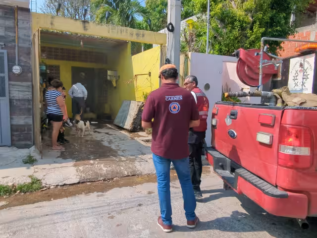 Un incendio en una vivienda generó la movilización de Protección Civil y Bomberos en Carmen