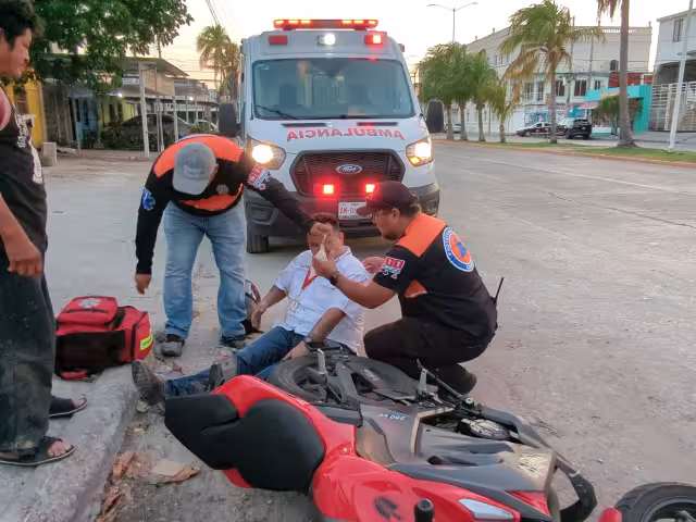 Paramédicos de Protección Civil atendieron el llamado de emergencia.