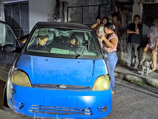 Intentó huir tras chocar dos vehículos en Campeche, pero su auto no arrancó