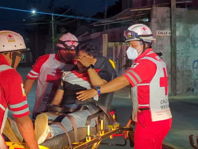El conductor de la motocicleta tuvo que ser trasladado al hospital.