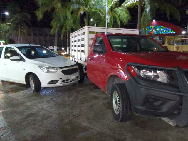 Accidente leve en gasolinera de Periférica Norte deja solo daños materiales