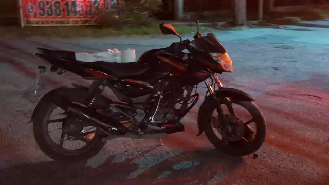 Motociclista lesionado tras ser impactado por camioneta en carretera Carmen–Puerto Real