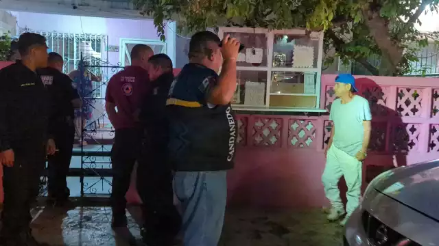 Vecinos alertan por hombre dormido en un árbol; fue rescatado sin lesiones