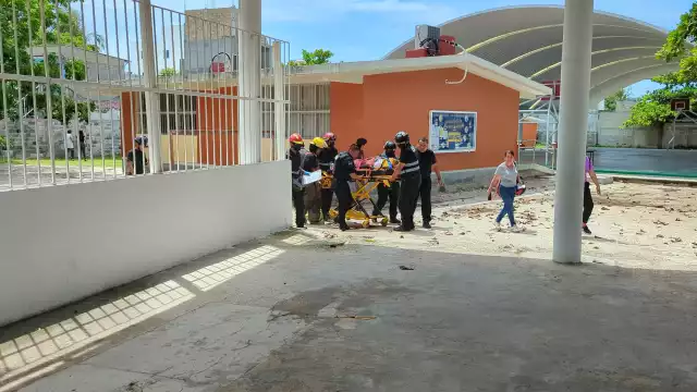 Menor cae desde balcón y aterriza en patio de primaria en la colonia Justo Sierra