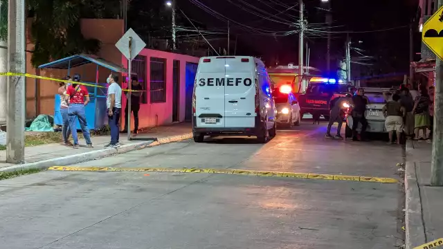 Hombre muere en vía pública.