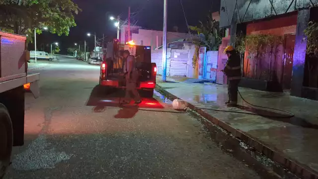 Intentan quemar antro en el playón.