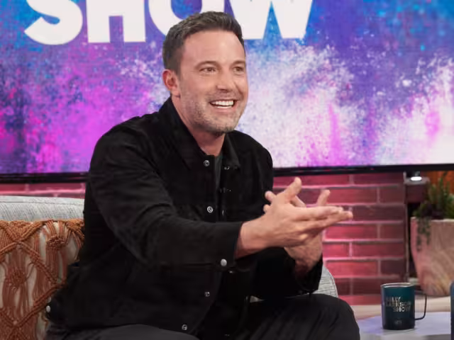 Ben Affleck regresa a su mansión entre los incendios de Los Ángeles.