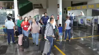 Viajeros del aeropuerto de Campeche se siguen quejando por falta de aire acondicionado 