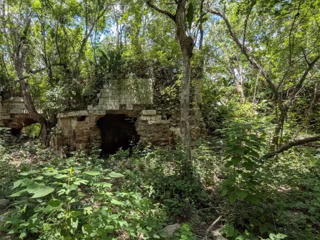 El lugar presenta un fuerte deterioro debido a la erosión y al saqueo histórico