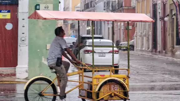 Las precipitaciones estarán acompañadas de intensa actividad eléctrica y fuertes rachas de viento; las temperaturas entre los 35 y 40 grados Las precipitaciones estarán acompañadas de intensa actividad eléctrica y fuertes rachas de viento; las temperaturas entre los 35 y 40 grados