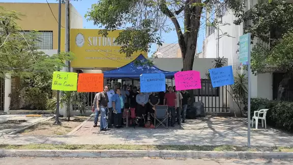 Docentes y trabajadores de UNACAR cuestionan legitimidad de comité sindical