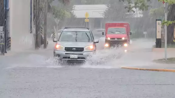 Onda tropical azotará fuerte este martes en Campeche: prevén tormentas eléctricas y calor extremo Onda tropical azotará fuerte este martes en Campeche: prevén tormentas eléctricas y calor extremo