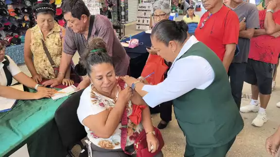 Se instalaron centros de vacunación semifijos en toda la Entidad; la meta es poner más de 13 mil dosis.