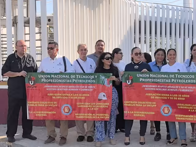 Técnicos de la UNTyPP acusan a PEMEX de violar sus derechos laborales.