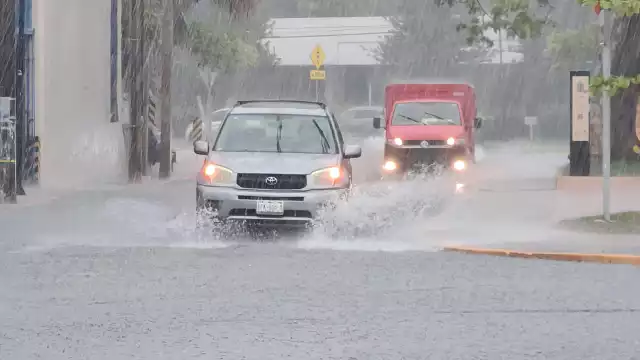 Onda tropical azotará fuerte este martes en Campeche: prevén tormentas eléctricas y calor extremo
