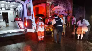 Joven termina lesionado tras derrapar con su moto en Calkiní