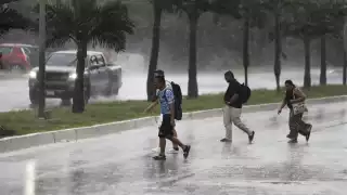 Clima en Cancún: Persisten lluvias y tormentas eléctricas por la Onda Tropical 36