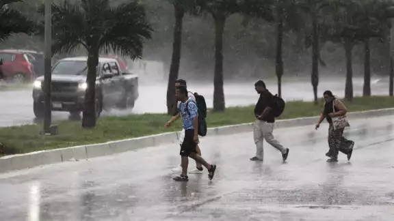El Servicio Meteorológico Nacional informó que hay un área de inestabilidad atmosférica asociada a una onda tropical.