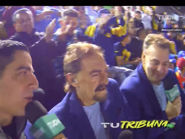 Los comentaristas estuvieron en las gradas del estadio y no su palco
