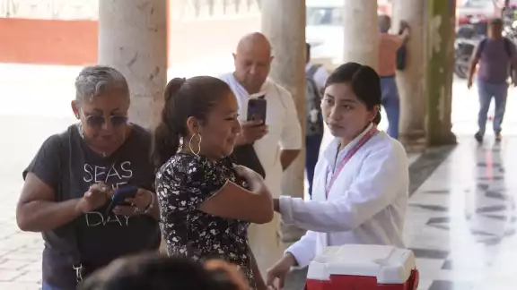 Para el Estado se tiene una meta de 13 mil 68 dosis de todos los biológicos por aplicar durante la Campaña Nacional de Vacunación. Para el Estado se tiene una meta de 13 mil 68 dosis de todos los biológicos por aplicar durante la Campaña Nacional de Vacunación.