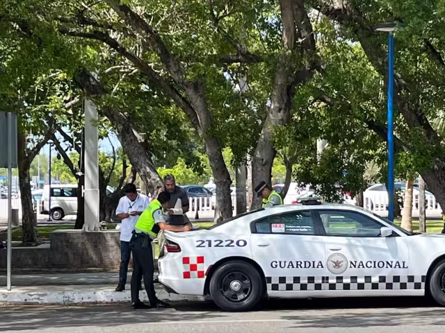 unto a los representantes de la secretaría se suman un estimado de 20 agentes de la GN