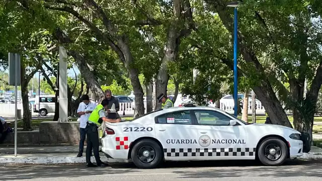 unto a los representantes de la secretaría se suman un estimado de 20 agentes de la GN