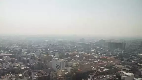 Entre las medidas sugeridas se encuentran evitar actividades físicas al aire libre entre las 13:00 y 19:00 horas